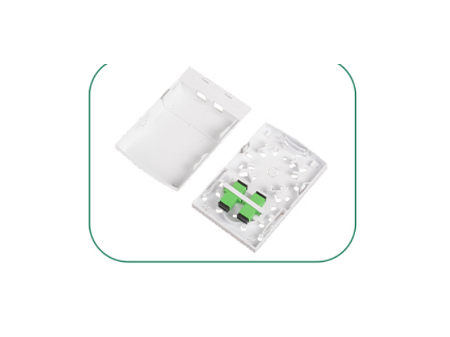 SL-T02-C – Caja FTTH 2 cores con adaptadores